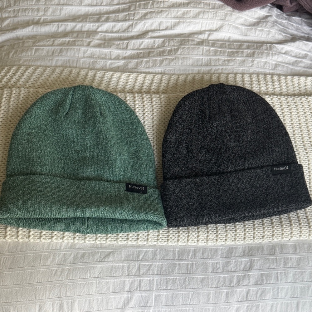 Hunter Dual-Tone Green and Black Beanie Set